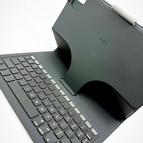 ZAGG Messenger Folio 2 iPad Keyboard Case w/ Stand for iPad 10.9” 10th Gen & 11” - Picture 1 of 7